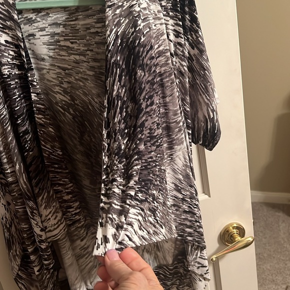 Chico size one black and white top that you wear over a blouse - Picture 5 of 5